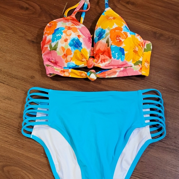 Floral Shade & Shore Bikini - Picture 2 of 8